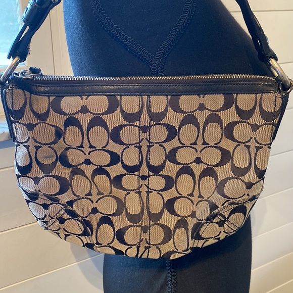 Authenticated Coach Signature Soho Hobo Shoulder Bag - Picture 5 of 14